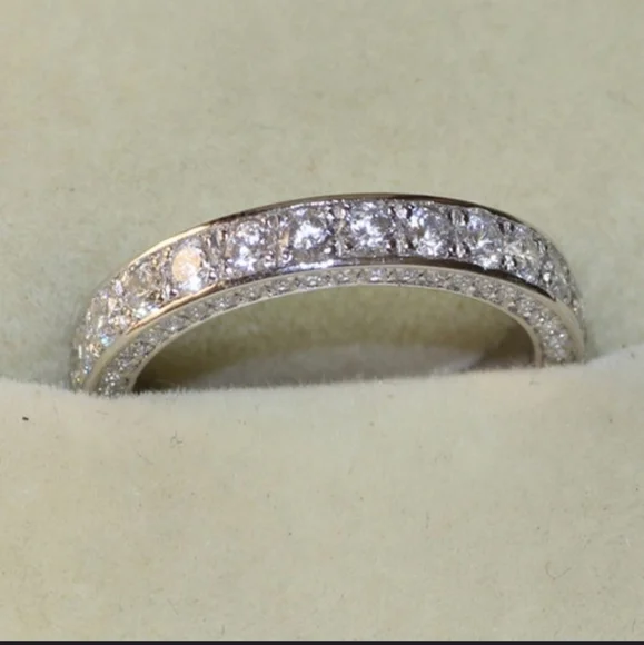 NEW Luxury 18k White Gold Diamond Wedding Band - Picture 2 of 9